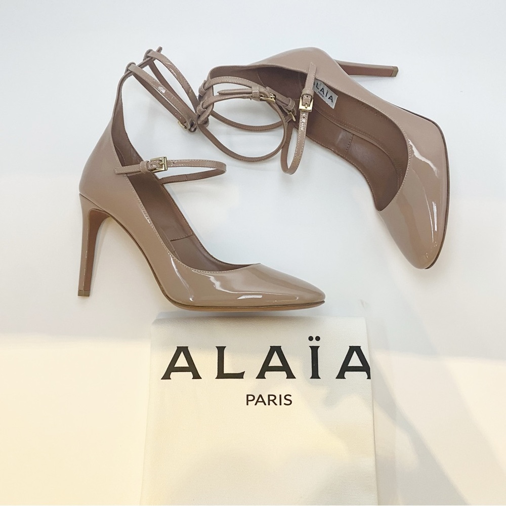 Alaïa Nude Patent Leather Mary Jane Pumps 38 NWT | Power Heels Editorial Luxury